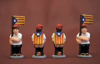 ベティに悟空にダース・ベイダー、恒例スペインの排便人形