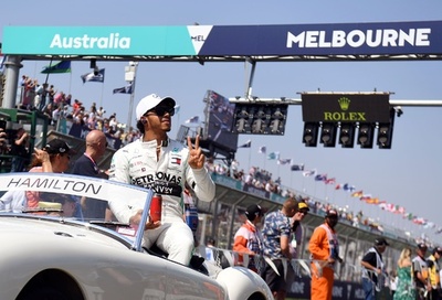 19F1開幕戦豪GP、決勝前にドライバーズパレード