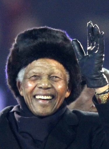 マンデラ氏、W杯決勝スタジアムに登場