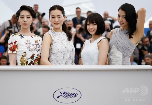 【写真特集】『海街diary』上映、綾瀬さんらレッドカーペットに カンヌ 【写真特集】『海街diary』上映、綾瀬さんらレッドカーペットに カンヌ