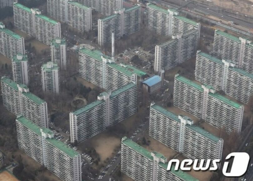 ソウル市松坡区（ソンパグ）の竣工30年以上のマンション団地の様子（c）news1