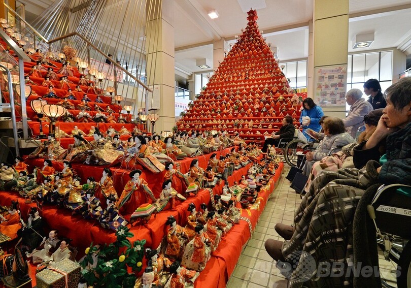 高さ7mの「ピラミッドひな壇」、埼玉・鴻巣