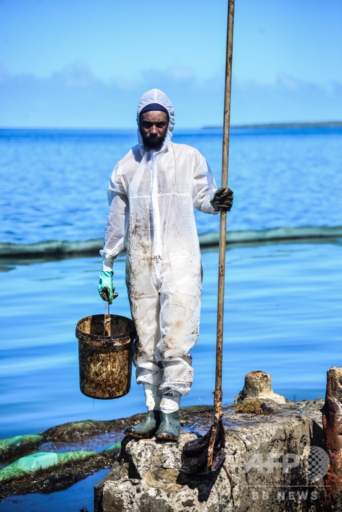 船内からまた燃料流出 モーリシャス座礁事故