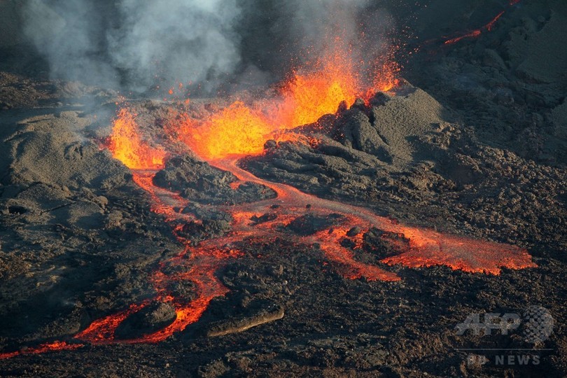 噴き出すマグマ 仏海外領フルネーズ火山 写真11枚 国際ニュース Afpbb News