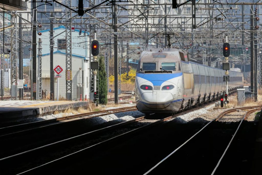 数百人の命が私のマウス一つに」…韓国・極限状態の鉄道管制官が警告