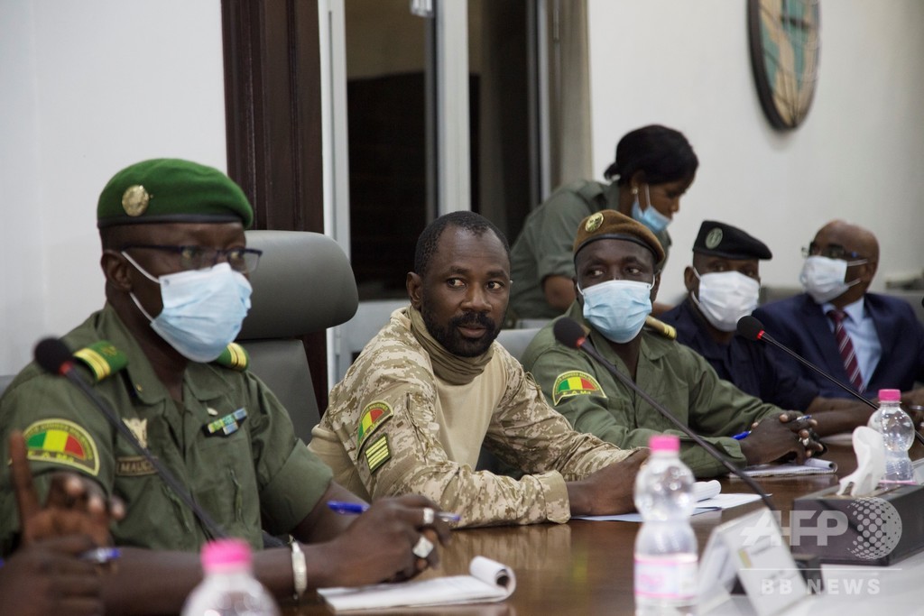 マリ軍事政権、3年間の軍政を希望 大統領の解放に同意 写真3枚 国際ニュース：AFPBB News