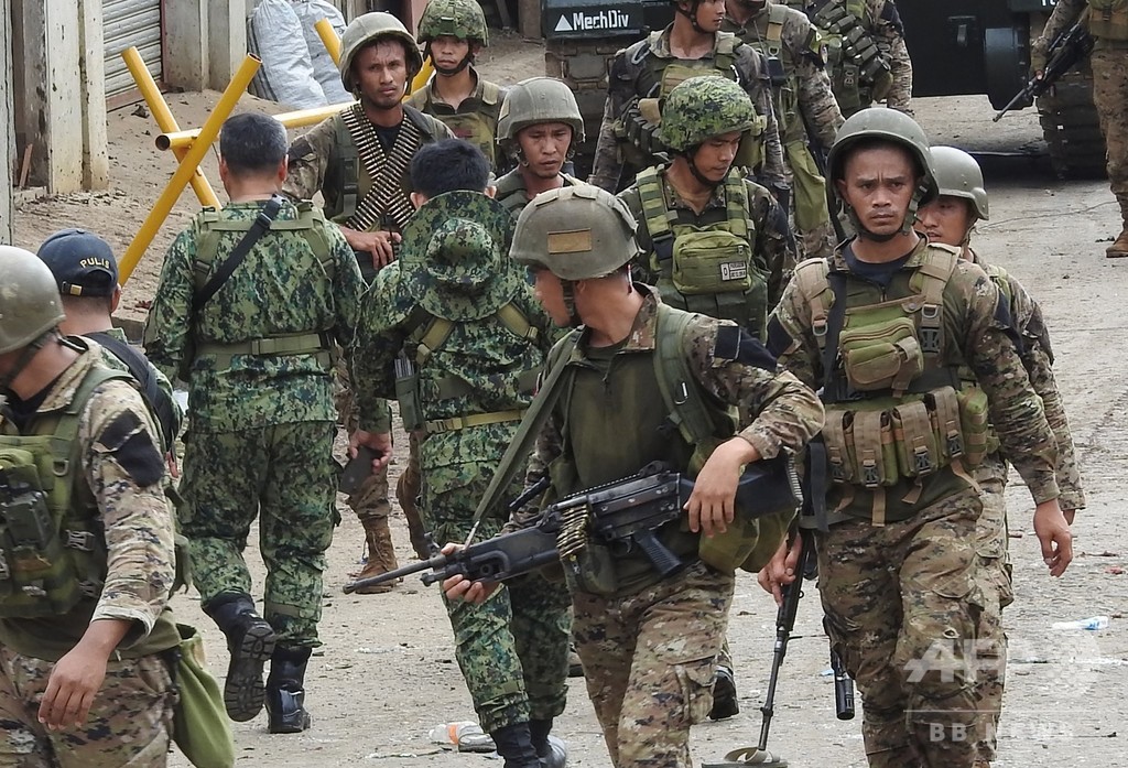 フィリピン南部で軍の精鋭狙った自爆攻撃、5人死亡 ISが犯行声明 フィリピン南部で軍の精鋭狙った自爆攻撃、5人死亡 ISが犯行声明