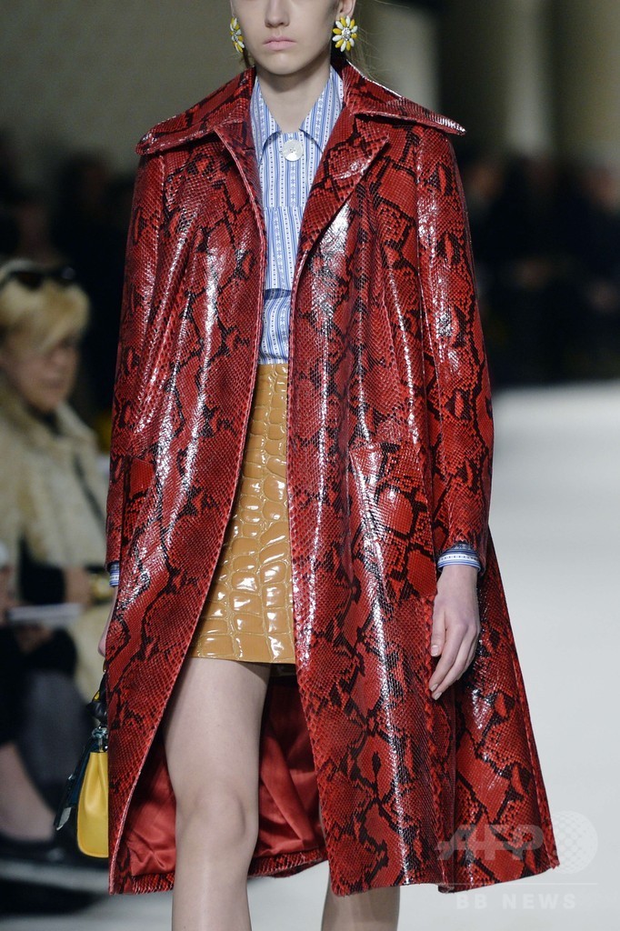 パリコレフィナーレには色鮮やかで心弾むショー、「ミュウミュウ」15/16秋冬