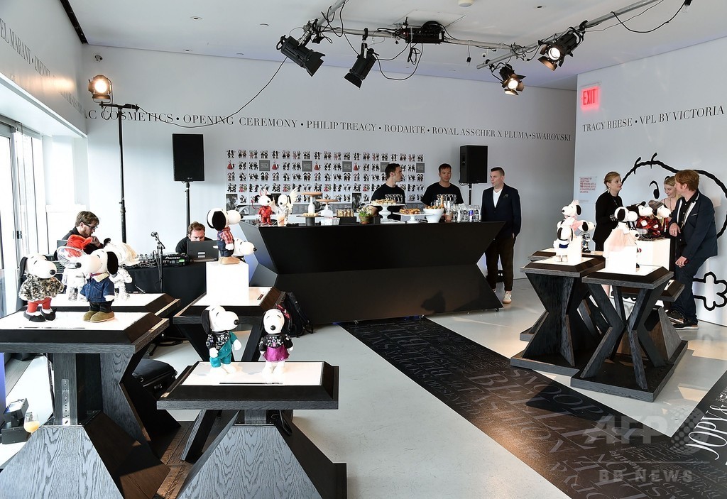 ドリスやアナ・スイ、DVFらも参加、スヌーピー生誕65周年記念チャリティー