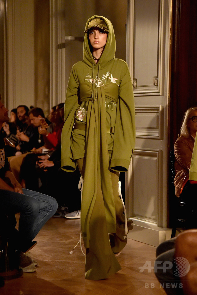 「フェンティ プーマ バイ リアーナ」17年春夏