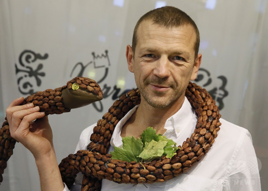 甘い芸術作品ズラリ、チョコの祭典 パリ