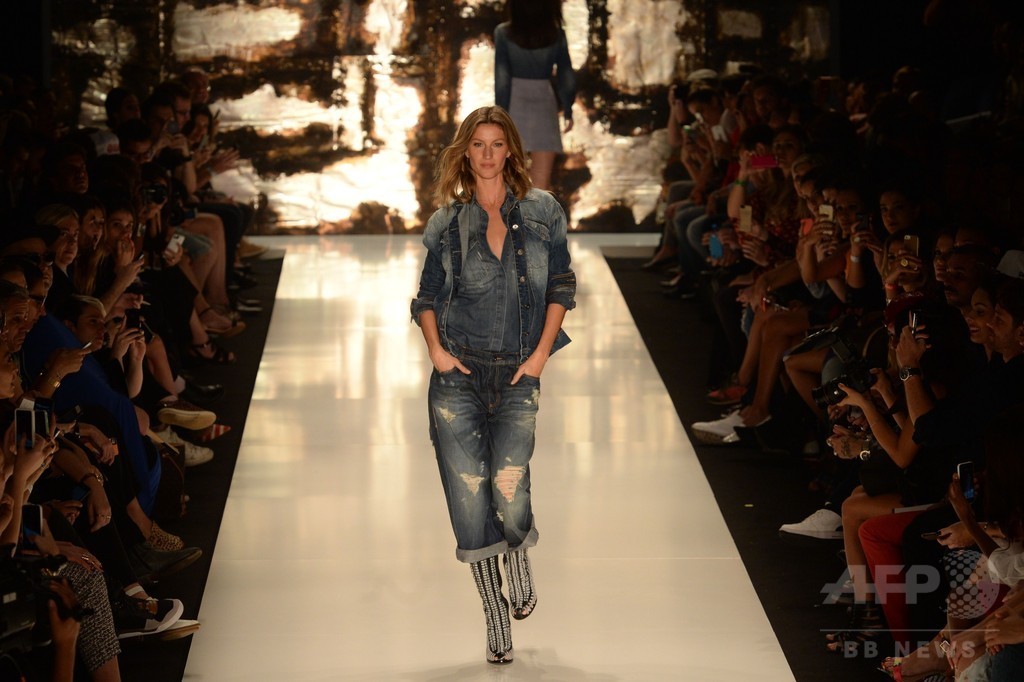 ドナテラ・ヴェルサーチもコレクション発表、「サンパウロ・ファッション・ウィーク」開催