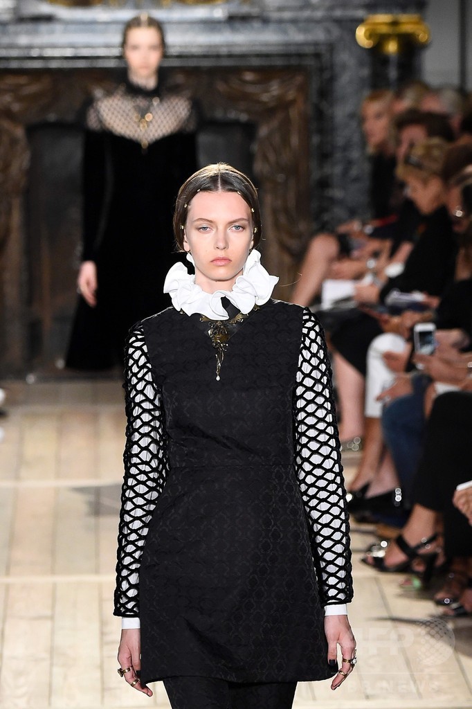 「ヴァレンティノ」16/17年秋冬パリ・オートクチュール