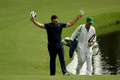 男子ゴルフ米国ツアーメジャー第3戦、第84回マスターズ・トーナメントに向けた練習ラウンドで、ホールインワンを決めて喜ぶジョン・ラーム（2020年11月10日撮影）。(c)Patrick Smith/Getty Images/ AFP