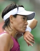 女子テニス、東レ・パンパシフィック・オープン、シングルス3回戦。ポイントを奪われ、落胆するクルム伊達公子。（2010年9月29日撮影）(c)AFP/Kazuhiro NOGI