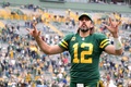 21NFL第7週、グリーンベイ・パッカーズ対ワシントン・フットボールチーム。勝利を喜ぶグリーンベイ・パッカーズのアーロン・ロジャース（2021年10月24日撮影）。(c)Stacy Revere/Getty Images/AFP