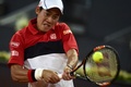 テニス、マドリード・オープン、男子シングルス準々決勝。リターンを打つ錦織圭（2015年5月8日撮影）。(c)AFP/JAVIER SORIANO