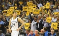 14-15NBAプレーオフ1回戦（7回戦制）、メンフィス・グリズリーズ対ポートランド・トレイルブレイザーズ。チームに声援を送るメンフィス・グリズリーズのファン（2015年4月22日撮影）。(c)AFP/Getty Images/Frederick Breedon