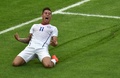 サッカーW杯ブラジル大会（2014 World Cup）グループB、スペイン対チリ。前半20分に先制点を決め歓喜するチリのエドゥアルド・バルガス（Eduardo Vargas、2014年6月18日撮影）。(c)AFP/YASUYOSHI CHIBA