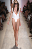 ニューヨーク市内で発表されたエルベ・レジェ バイ マックスアズリア（Herve Leger By Max Azria）の09年春夏コレクション（2008年9月7日撮影）。(c)AFP/Getty Images/Scott Gries