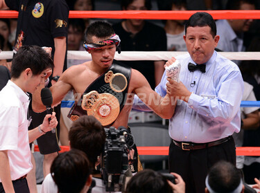 内山、負傷引き分けでWBAスーパーフェザー級王座5度目防衛 写真5枚