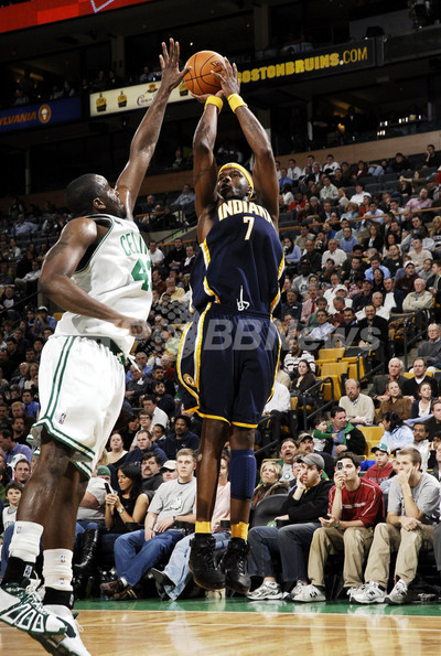 ＜06-07NBA＞ペイサーズ ジャーメイン・オニールの活躍でセルティックスを破り3連勝 - 米国