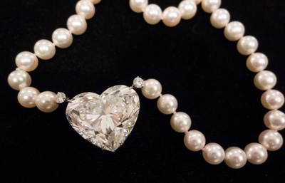 最大・最高品質のハート形ダイヤに16.6億円 史上最高値で落札