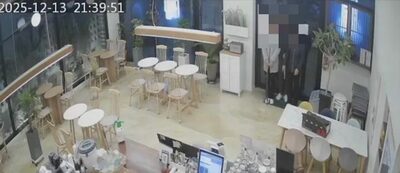 閉店清掃中のカフェ、「マットの上で待つ客」に店主感激…韓国「思いやりがすごい」