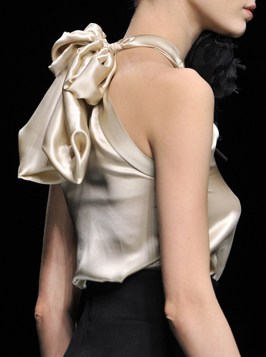 思わず見とれた豊かなバスト、正体はコカイン イタリア