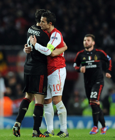 ACミランが準々決勝進出、アーセナル一歩及ばず 欧州CL