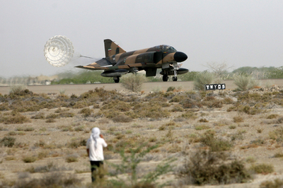 シリア軍、トルコ軍機を撃墜 パイロット2人の安否不明