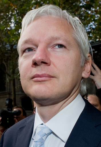 アサンジ容疑者の移送認める、英高等法院