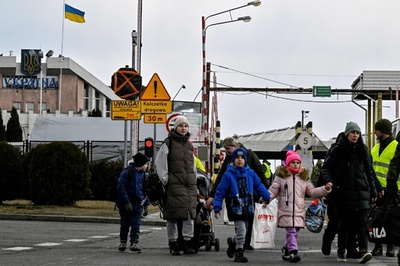 EU、難民受け入れの「二重基準」否定