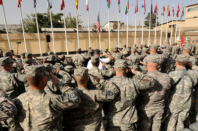 アフガニスタン軍「13万4000人に」、駐留米軍幹部