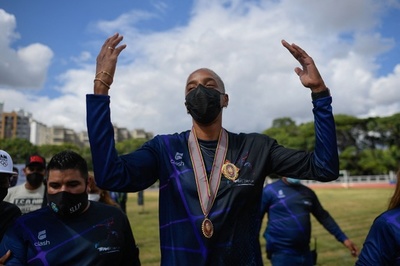 三段跳び女王ロハス、走り幅跳びと2冠視野 パリ五輪「可能性高い」