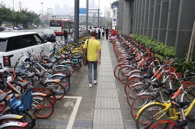 中国・成都の街にあふれるシェア自転車　増車を一時的に停止