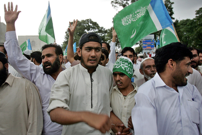 ムシャラフ大統領、陸軍参謀長の辞職を示唆