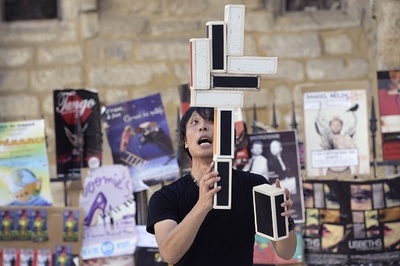 日本のエンターテイナー「Yaya」、仏でパフォーマンス