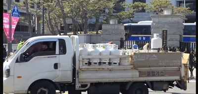 韓国憲法裁判所に「ガス爆破テロ陰謀論」が拡散…ユン大統領支持者ら大騒ぎ