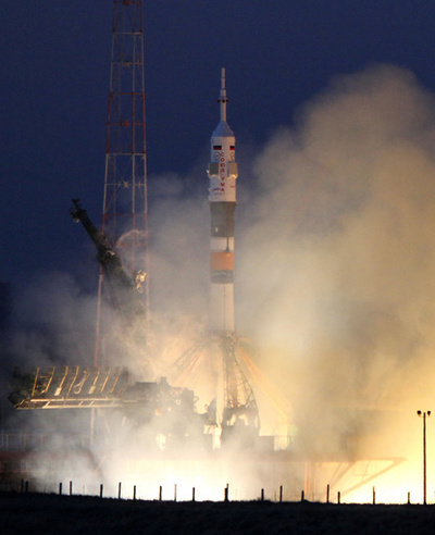 3人を乗せたソユーズ宇宙船、国際宇宙ステーションに到着