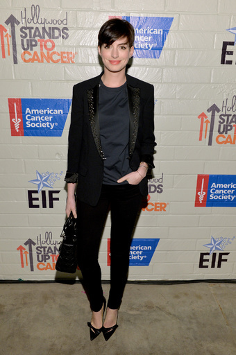 アン・ハサウェイ、チャリティイベントで着用したのは・・・