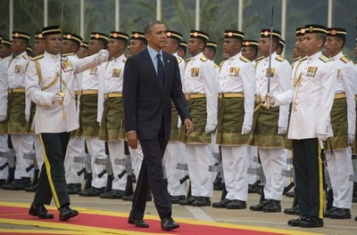アジア歴訪の米オバマ大統領、マレーシアに到着