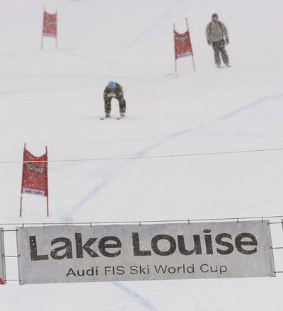 女子滑降第2戦は中止に