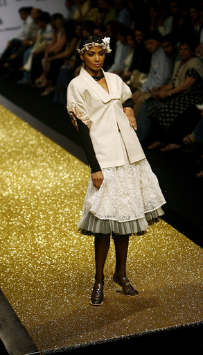 ＜08/09年秋冬インド・ファッションウィーク＞アンジュ・モディら、新作発表