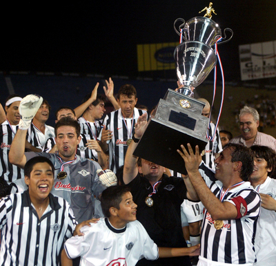 リベルタ パラグアイリーグ年間王者に輝く