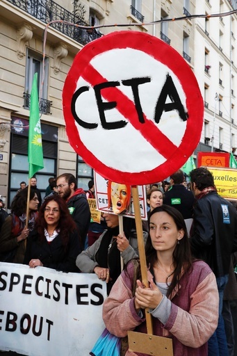カナダとの経済貿易協定「CETA」に反対、EU各地で大規模デモ