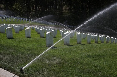 深刻な水不足の米カリフォルニア州、水使用量平均25％削減へ