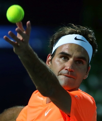 フェデラー、練習パートナーのユーズニーを一蹴 ドバイ・テニス選手権