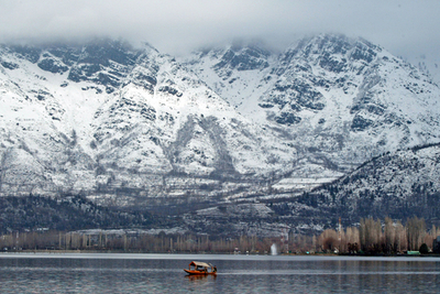 冬のダル湖、インド・スリナガル