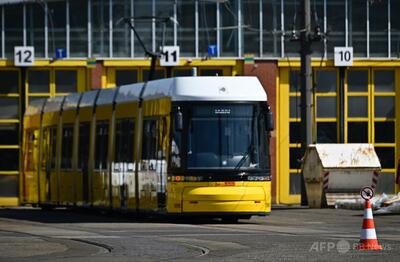 路面電車内で妻に放火 男を捜索 ドイツ